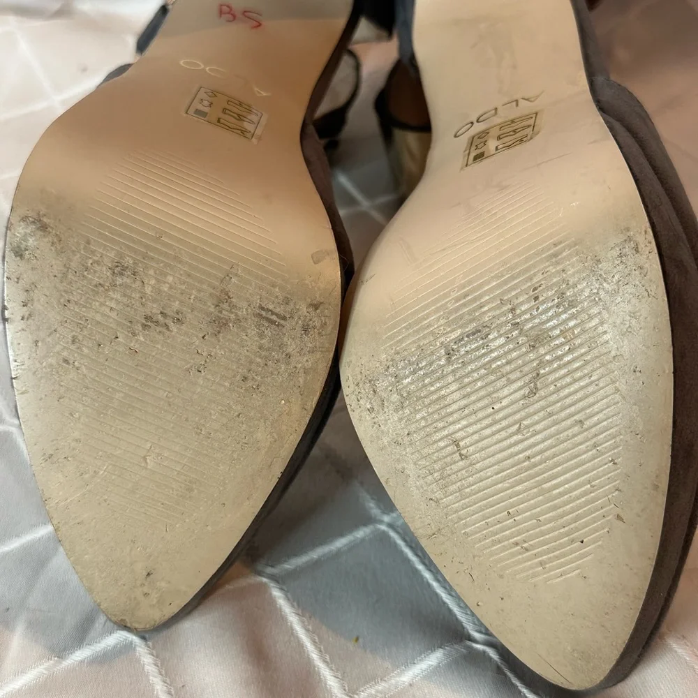 Beautiful Aldo Grey Suede Platform Heels with Gold Metal Accents, Size 9 - Picture 10 of 15